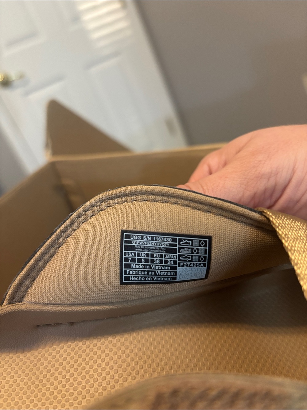 Women’s UGG goldenglow slide - Picture 7 of 7